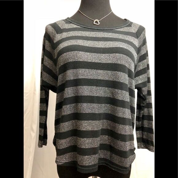Beautiful sweater by American Eagle Outfitters - Picture 1 of 2